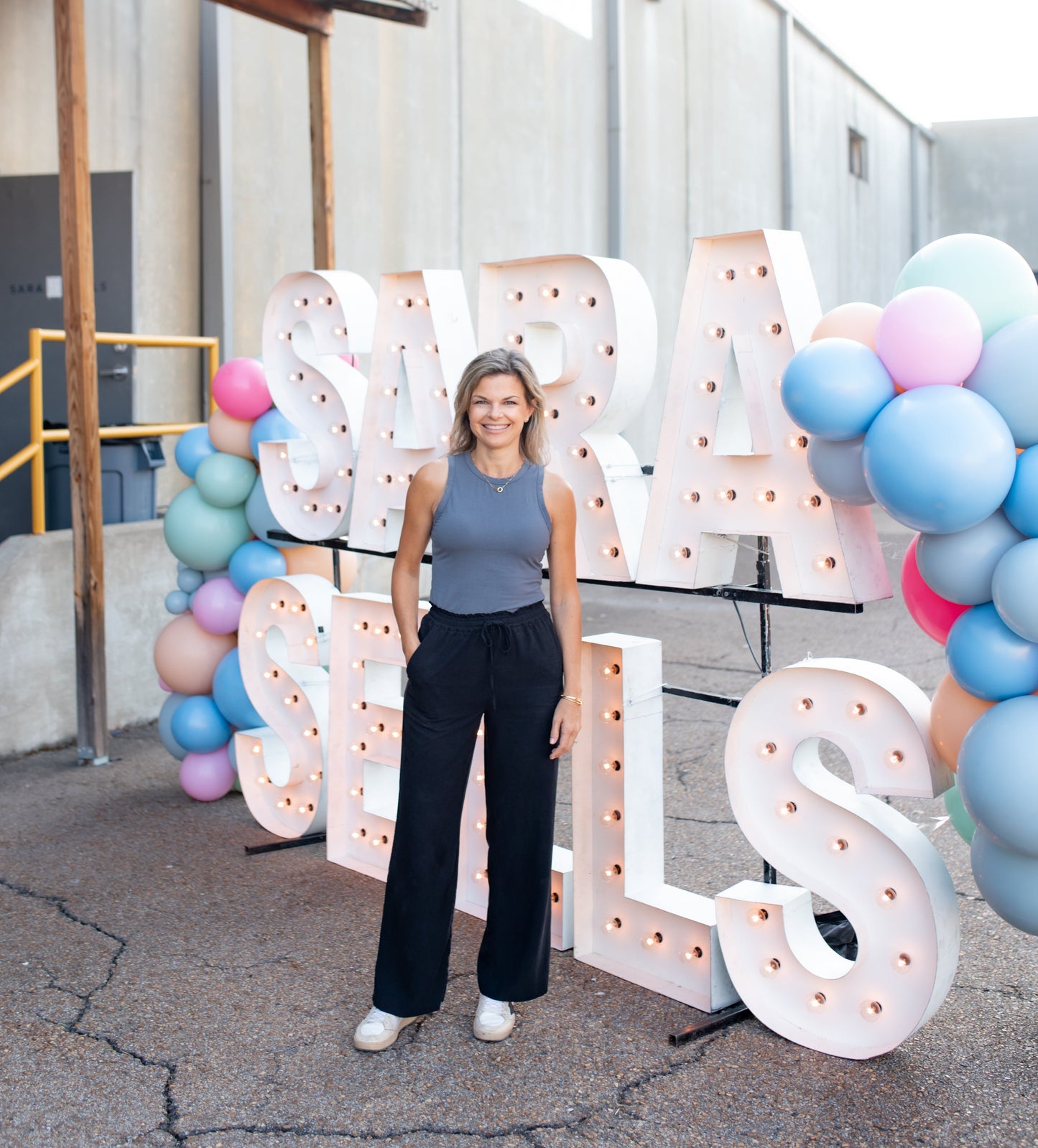 Sara Sells - Shipping